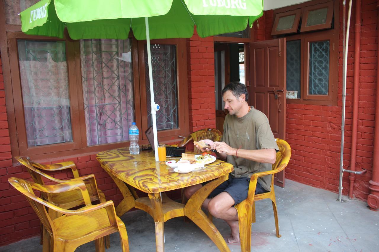 Travellers Dorm Bed & Breakfast Kathmandu Esterno foto