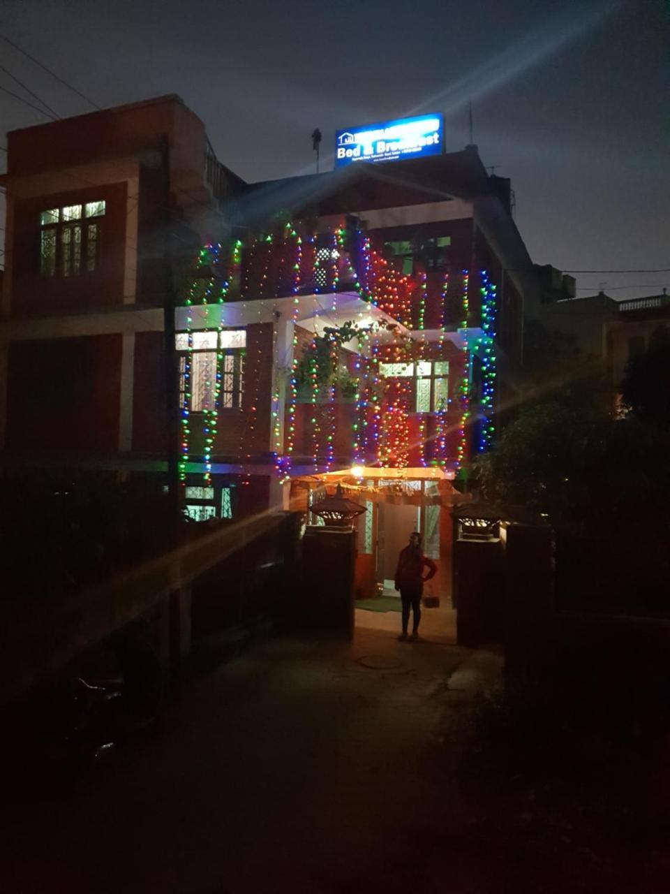Travellers Dorm Bed & Breakfast Kathmandu Esterno foto